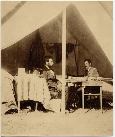 Abraham Lincoln (1809-65), 16º Presidente de EE.UU., y George Brinton McClellan (1826-85), General del Ejército de la Unión de American Photographer